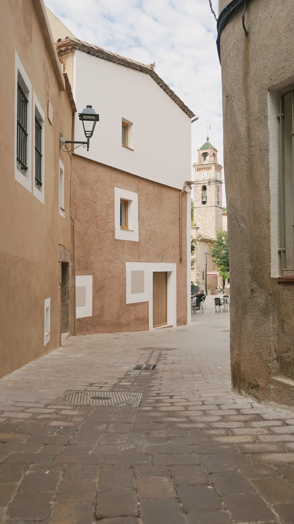 Calle adoquinada del centro histórico de Sant Llorenç Savall, Cavalleria