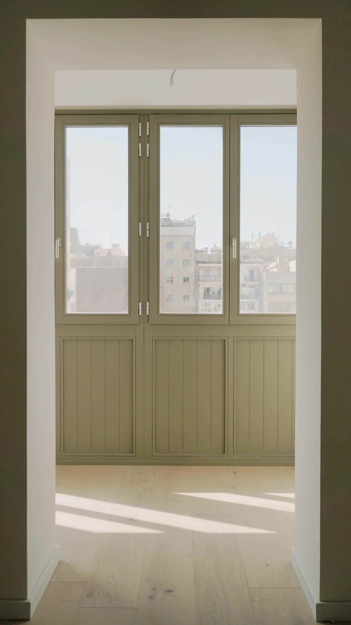 Galería con balcón sobre el Eixample, edificio plurifamiliar Vidy, Rambla Catalunya